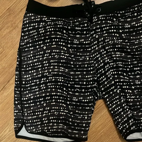 ⚫️ ☠️ ⚪️ • 💧VISSLA x Splish Splash Vibes 💧• ⚫️☠️⚪️